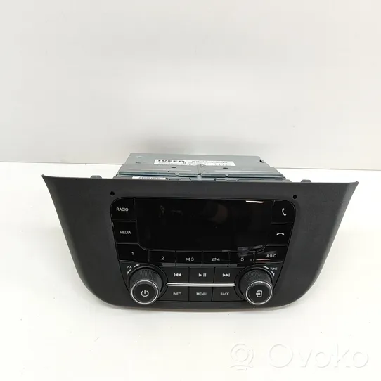 Iveco Daily 6th gen Panel / Radioodtwarzacz CD/DVD/GPS 5802256358