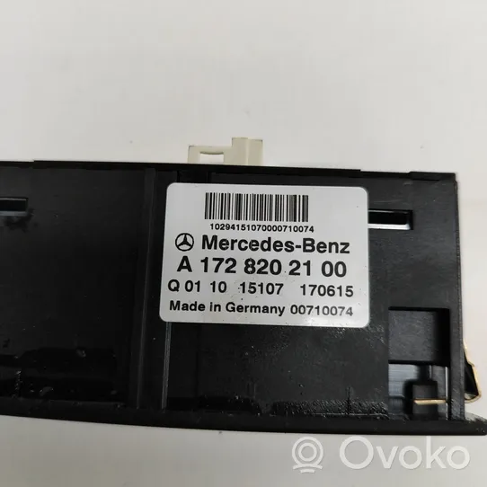 Mercedes-Benz CLA C117 X117 W117 USB-pistokeliitin A1728202100