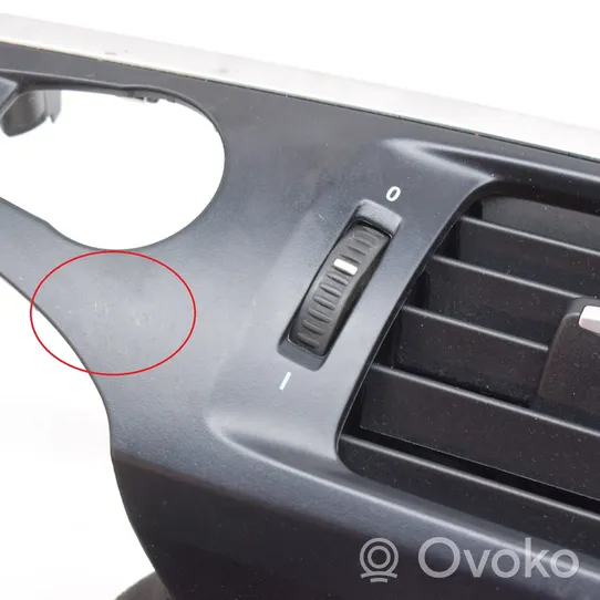 BMW X3 F25 Lango oro grotelės 9184743