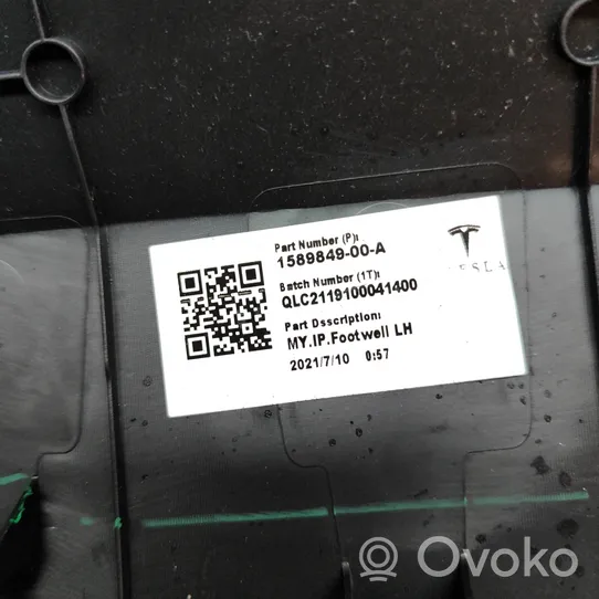 Tesla Model Y Element deski rozdzielczej / dół 158984900A