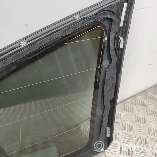 Volvo XC60 Fenêtre latérale avant / vitre triangulaire 32244894