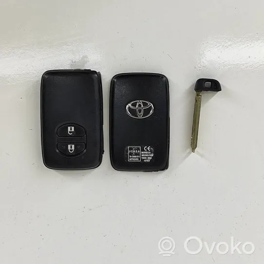 Toyota Prius+ (ZVW40) Tarjeta/llave de arranque 8990447190
