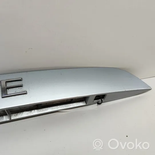 Renault Zoe Takaluukun rekisterikilven valon palkki 848106861R