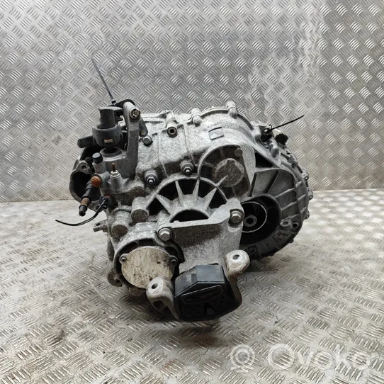 Volkswagen Transporter - Caravelle T5 Manual 6 speed gearbox KLF