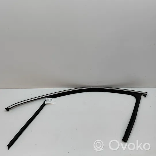 Volkswagen Touareg II Listwa / Uszczelka szyby drzwi 7P0837431H