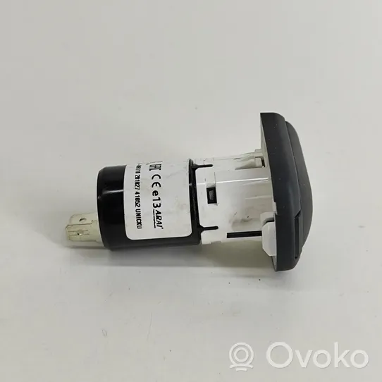 KIA Niro Connecteur/prise USB 96125M6110