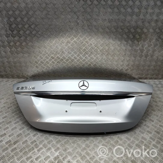 Mercedes-Benz E W213 Takaluukun/tavaratilan kansi A2137503400