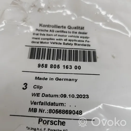 Porsche Cayenne (9Y0 9Y3) Rygiel zamka klapy tylnej / bagażnika 95880516300