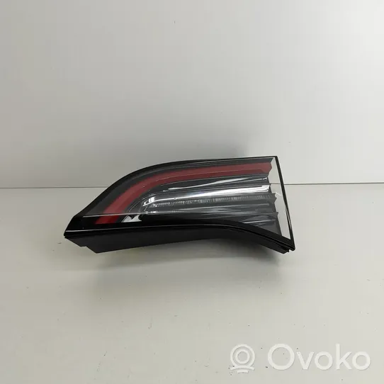 Tesla Model Y Lampy tylnej klapy bagażnika 150208900C