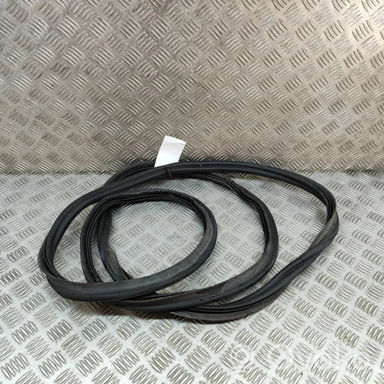 Volkswagen Tiguan Trunk rubber seal (body) 5N0827705