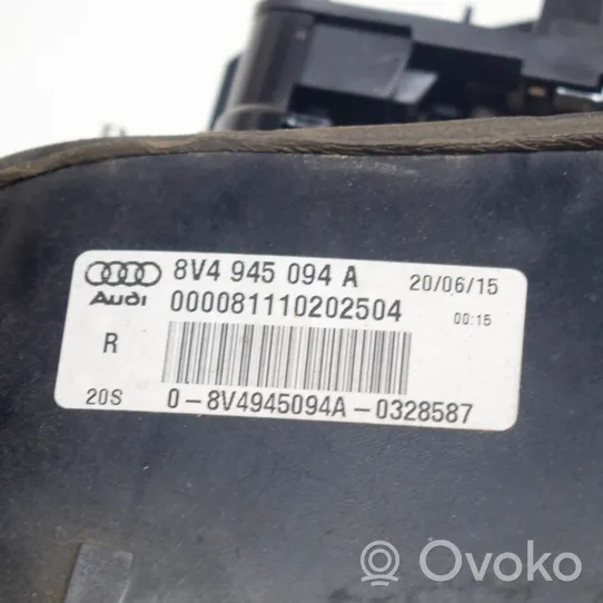 Audi A3 S3 8V Lampy tylnej klapy bagażnika 8V4945094A