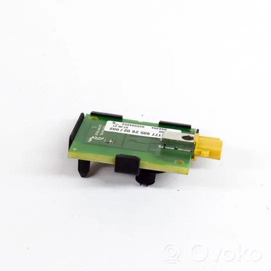 Mercedes-Benz EQA Antenos stiprintuvas A1779052902