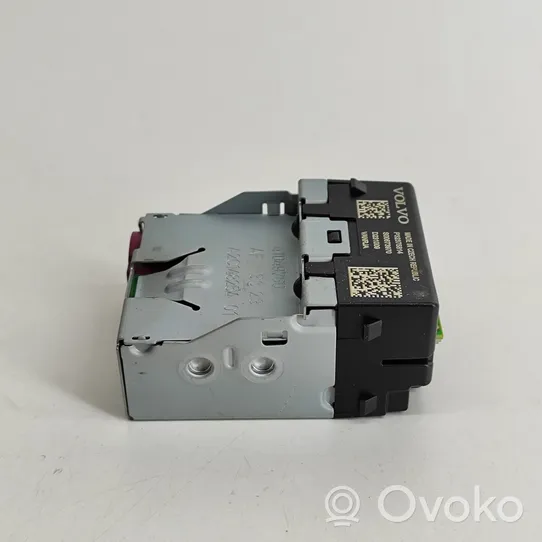 Volvo XC40 USB-pistokeliitin 32375814