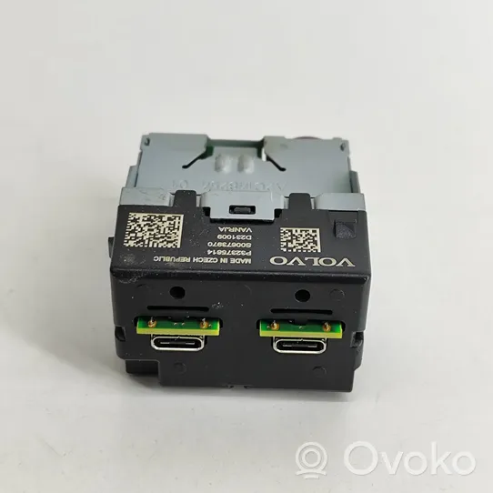 Volvo XC40 Gniazdo / Złącze USB 32375814