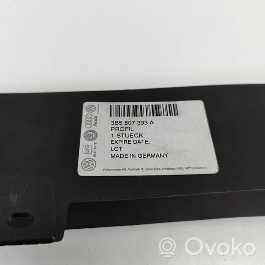 Volkswagen PASSAT B5 Staffa angolare del supporto di montaggio del paraurti 3B5807393A