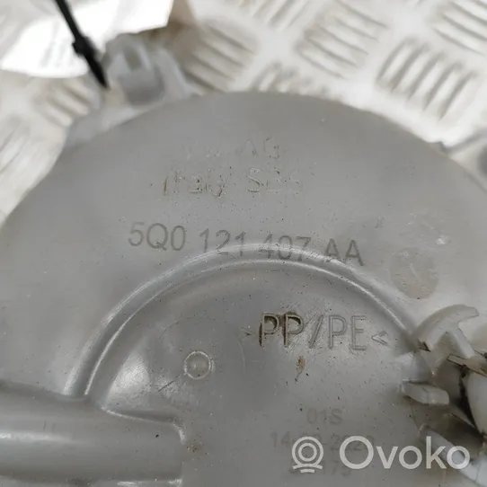 Volkswagen Tiguan Vase d'expansion / réservoir de liquide de refroidissement 5Q0121407AA