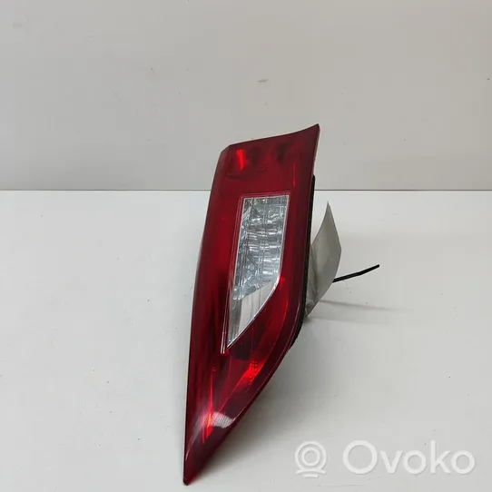 Toyota Auris E180 Lampy tylnej klapy bagażnika 8158102460