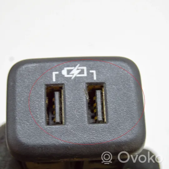 Opel Insignia B Connecteur/prise USB 13598459