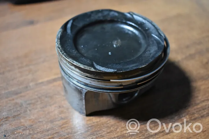 Mercedes-Benz E W213 Piston 