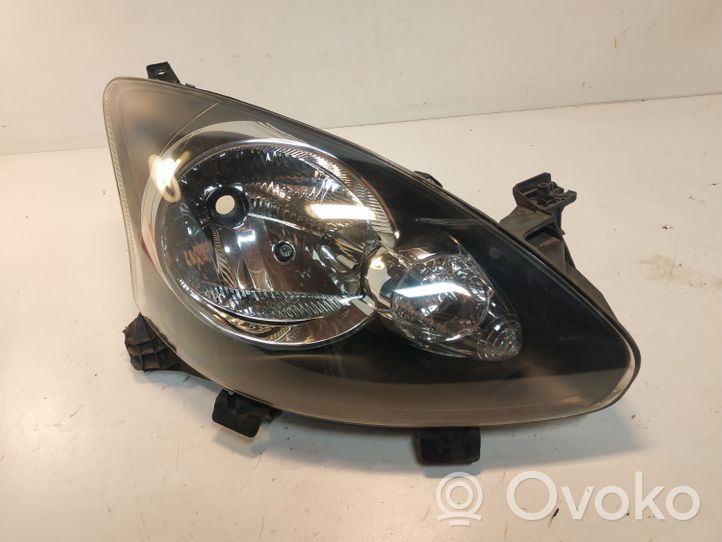 Toyota Aygo AB10 Lampa przednia 811100H010