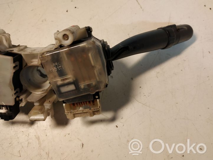 Toyota Avensis T220 Leva/interruttore dell’indicatore di direzione e tergicristallo 17A1648