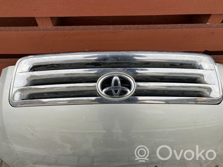 Toyota Avensis Verso Konepelti 