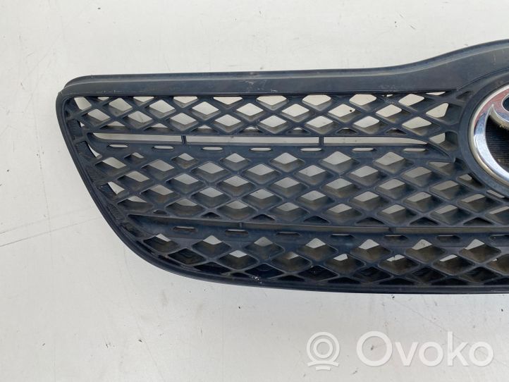 Toyota Corolla E120 E130 Grille calandre supérieure de pare-chocs avant 531111A480