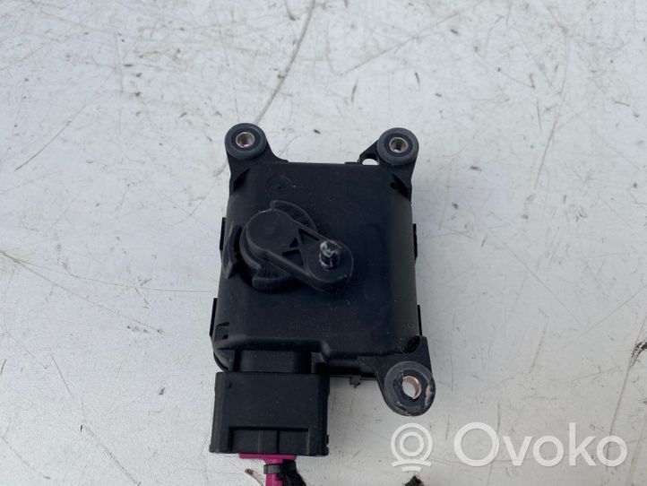 Audi A6 Allroad C5 Motor/activador trampilla de calefacción 0132801158