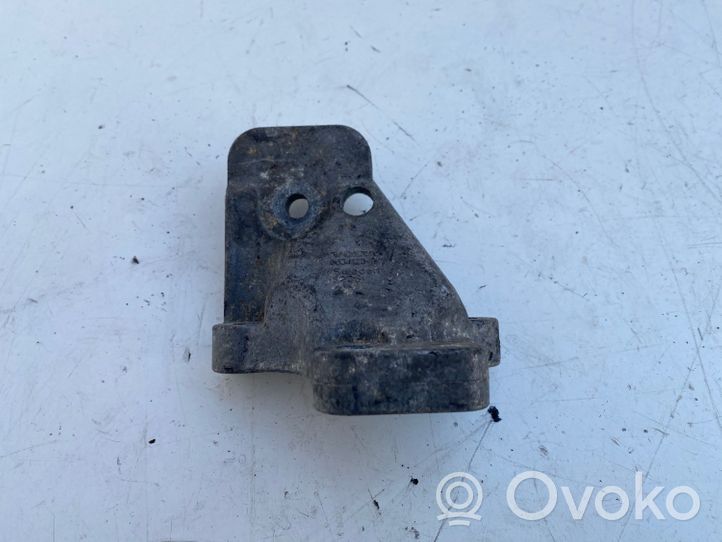 Volvo S80 Engine mounting bracket 8634123