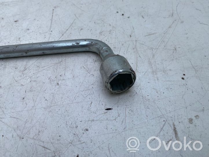 Volvo S80 Wheel nut wrench 