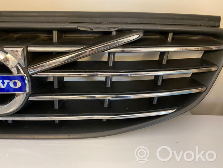 Volvo XC60 Griglia superiore del radiatore paraurti anteriore 31353832