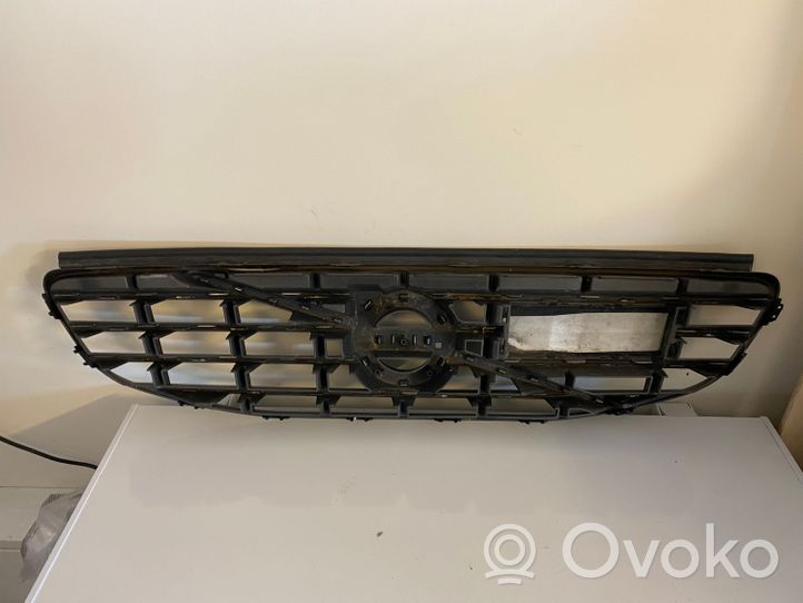 Volvo XC60 Griglia superiore del radiatore paraurti anteriore 31353832