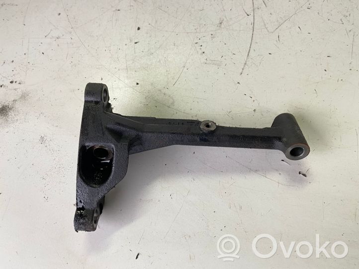 Toyota Avensis T270 Supporto di montaggio del motore (usato) 3311805010