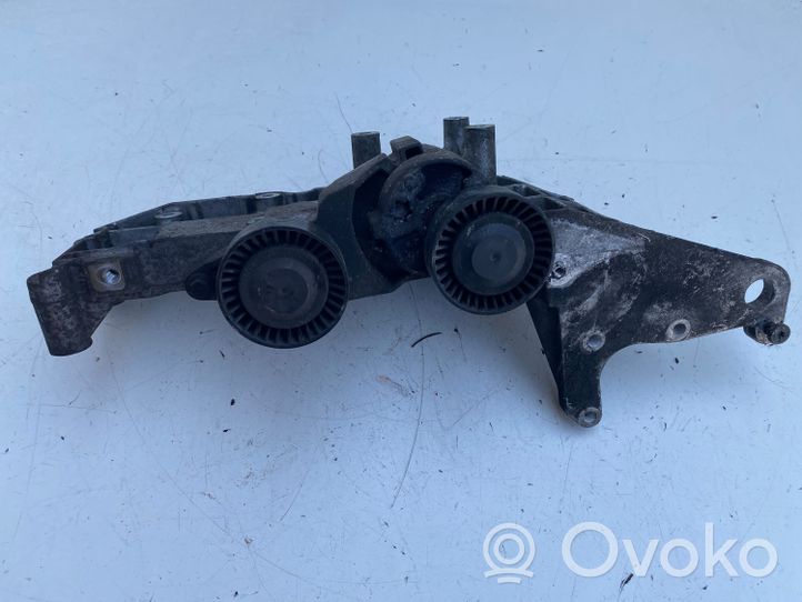 Volvo V70 Mocowanie alternatora 30757168