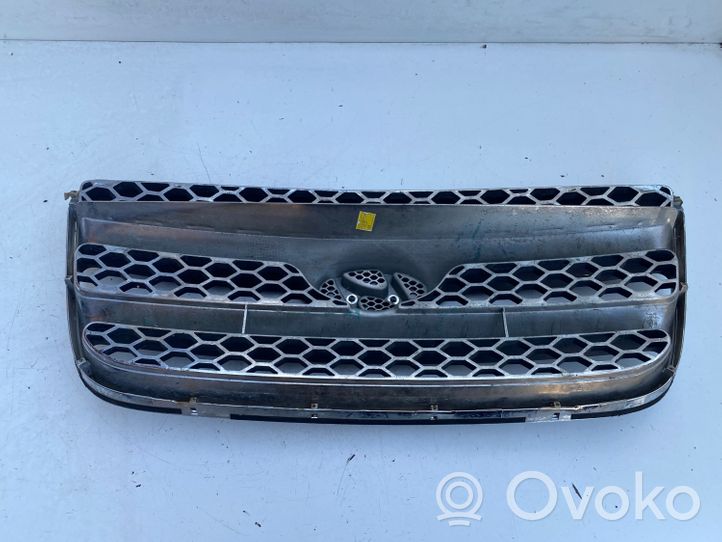 Hyundai Santa Fe Front bumper upper radiator grill E865612B010