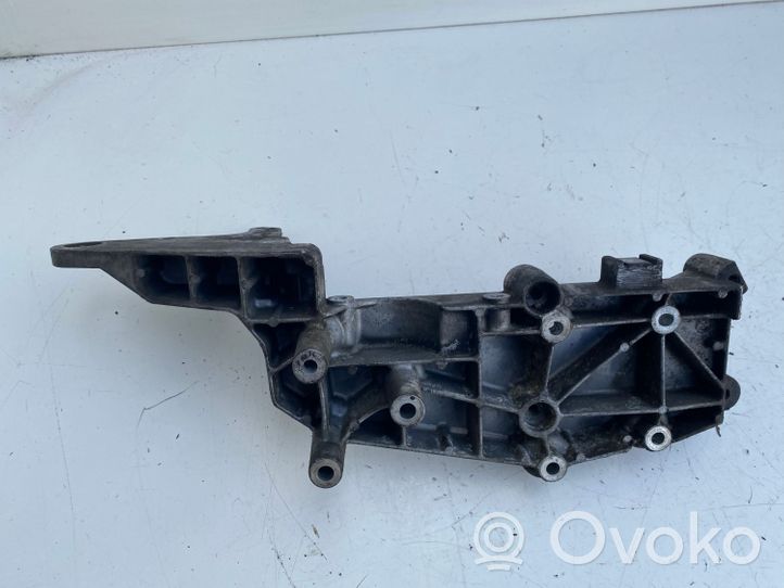 Volvo XC70 Support de générateur / alternateur 9497106