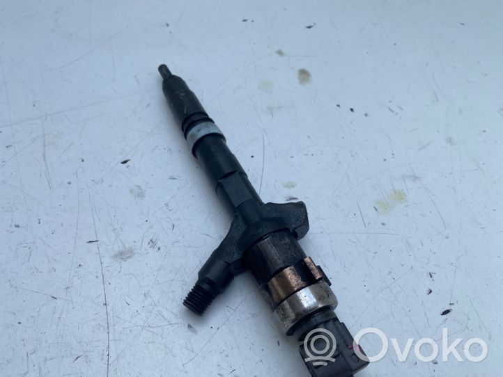 Toyota Hiace (H200) Inyector de combustible 2367030030