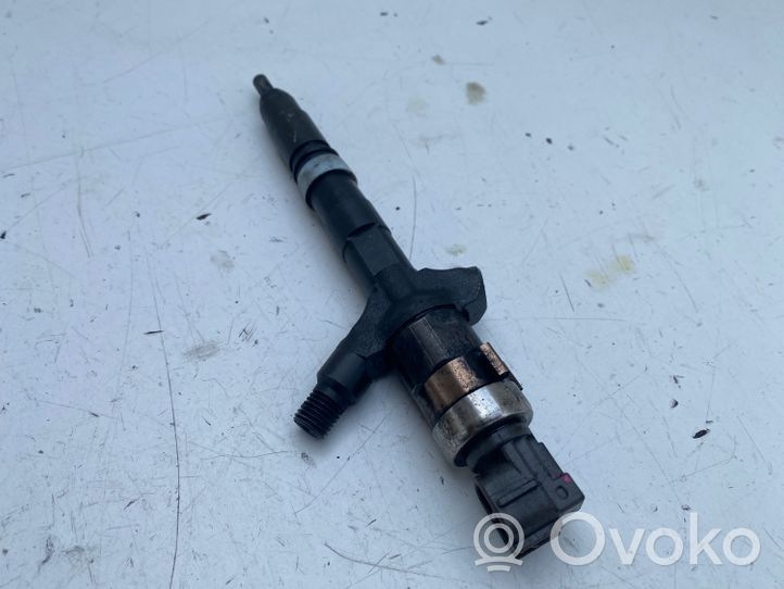 Toyota Hiace (H200) Fuel injector 2367030030