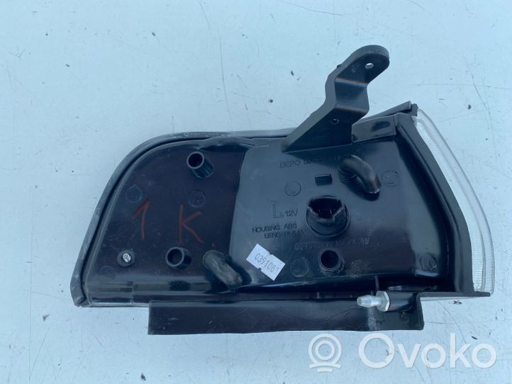 Toyota Corolla E90 Indicatore di direzione anteriore 082121556L