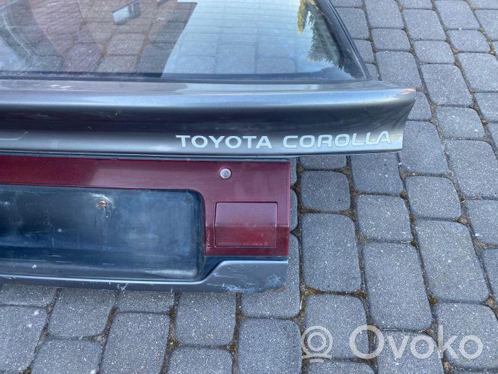 Toyota Corolla E90 Tylna klapa bagażnika 