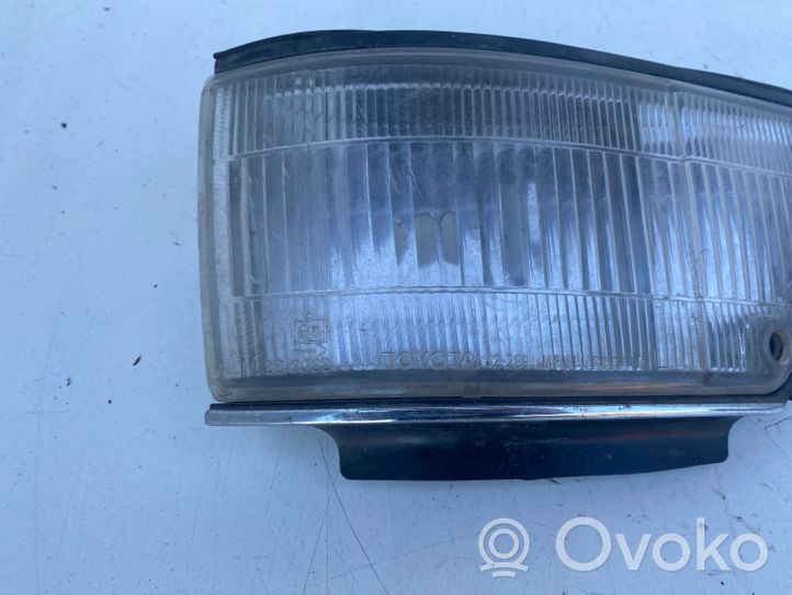 Toyota Corolla E90 Indicatore di direzione anteriore 12289