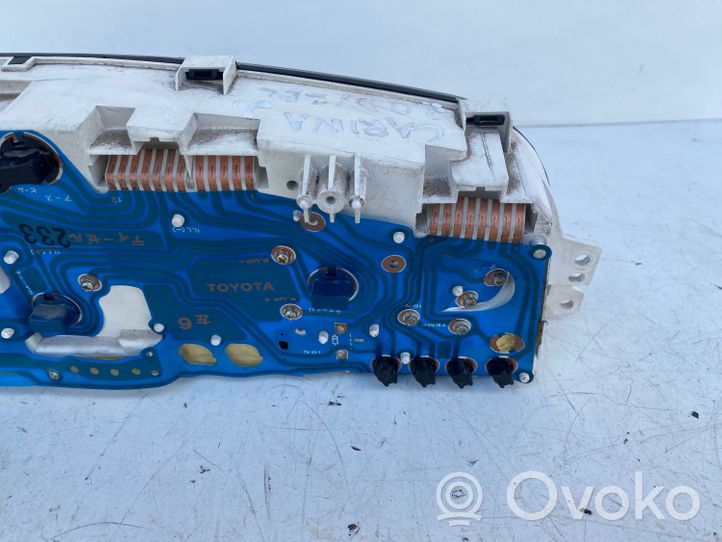 Toyota Carina T170 Compteur de vitesse tableau de bord 832002B501