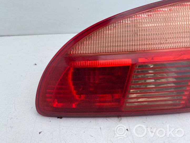 Toyota Avensis T220 Tailgate rear/tail lights 89022025