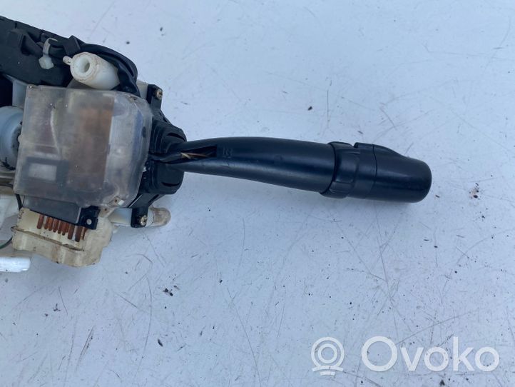 Toyota Avensis T220 Leva/interruttore dell’indicatore di direzione e tergicristallo 17B553