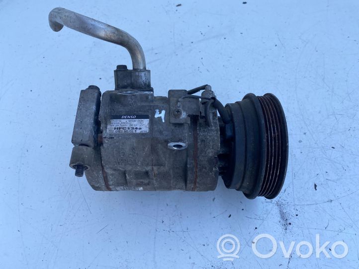 Toyota Avensis T220 Ilmastointilaitteen kompressorin pumppu (A/C) 4472203435