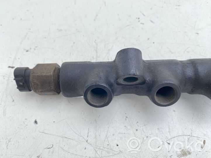 Toyota Avensis T220 Tuyau de conduite principale de carburant 8945812010