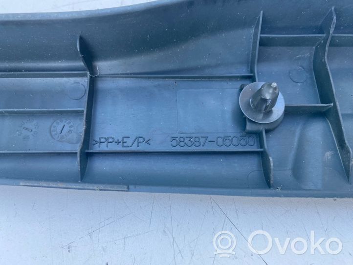 Toyota Avensis T220 Rivestimento di protezione sottoporta del bagagliaio/baule 5838705050