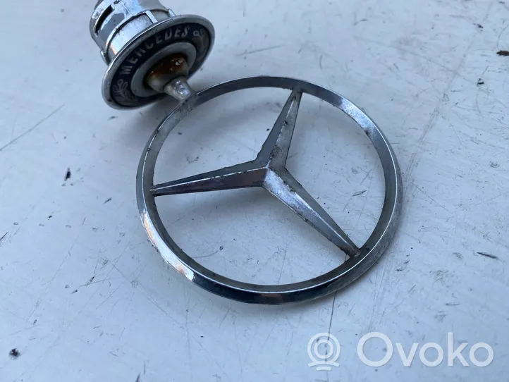 Mercedes-Benz 190 W201 Mostrina con logo/emblema della casa automobilistica 