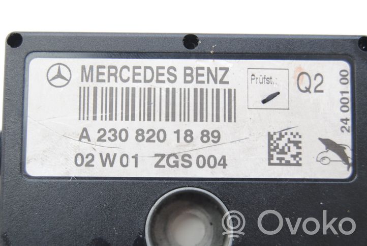 Mercedes-Benz SL R230 Pystyantennivahvistin A2308201889