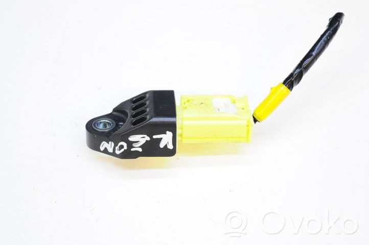 Lexus RC Airbag deployment crash/impact sensor 8983112040